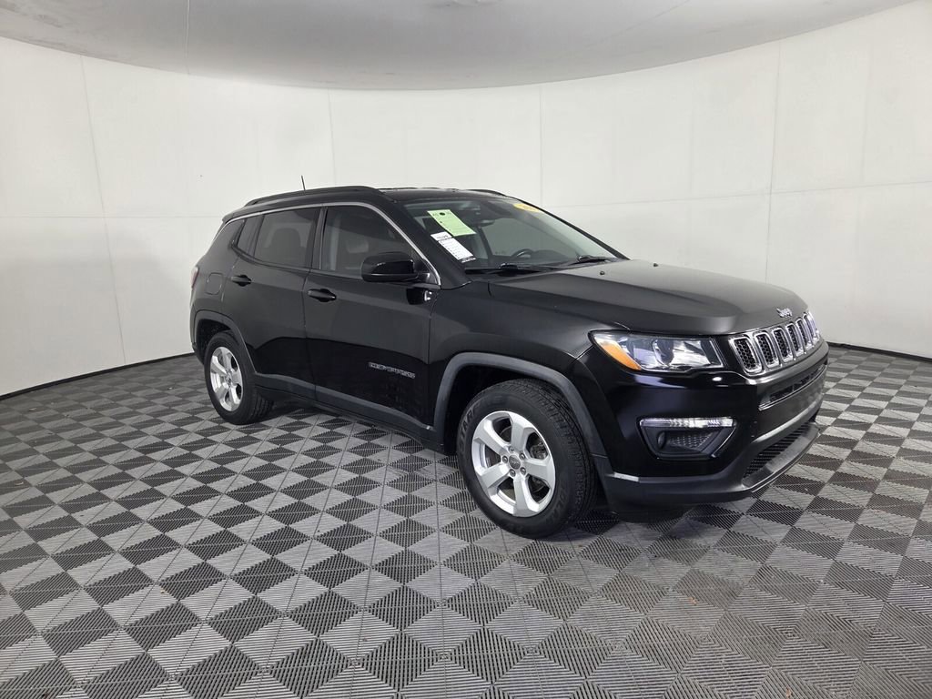 Used 2019 Jeep Compass Latitude FWD image 2