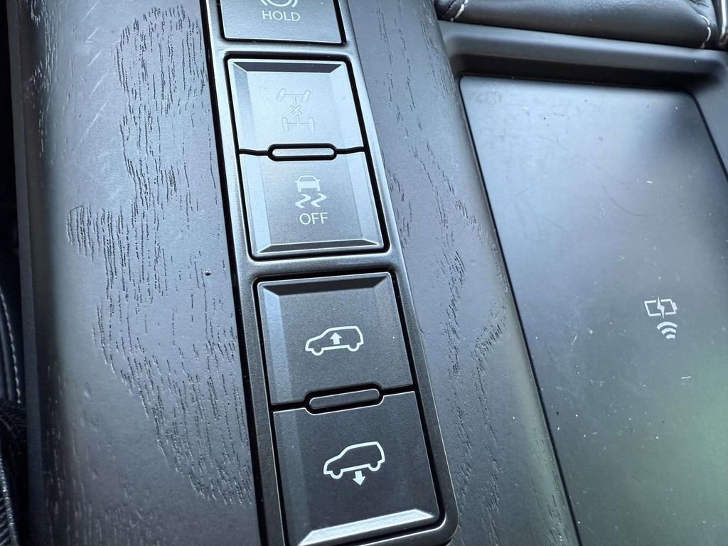 Used 2024 Lexus LX 600 4WD w/ Luxury Package image 25