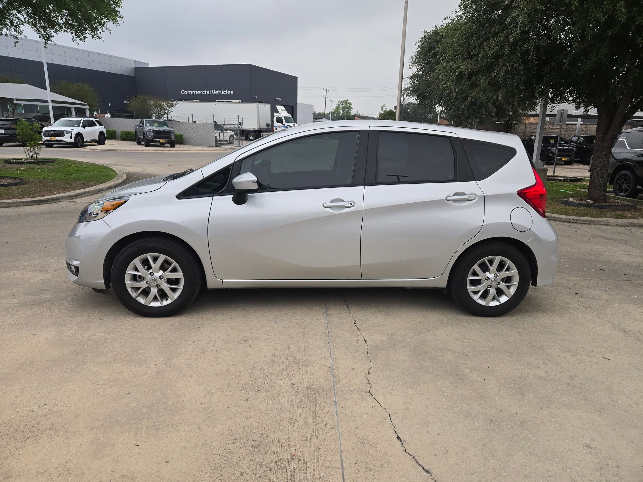 Used 2017 Nissan Versa Note SV w/ SV Appearance Package FWD image 6