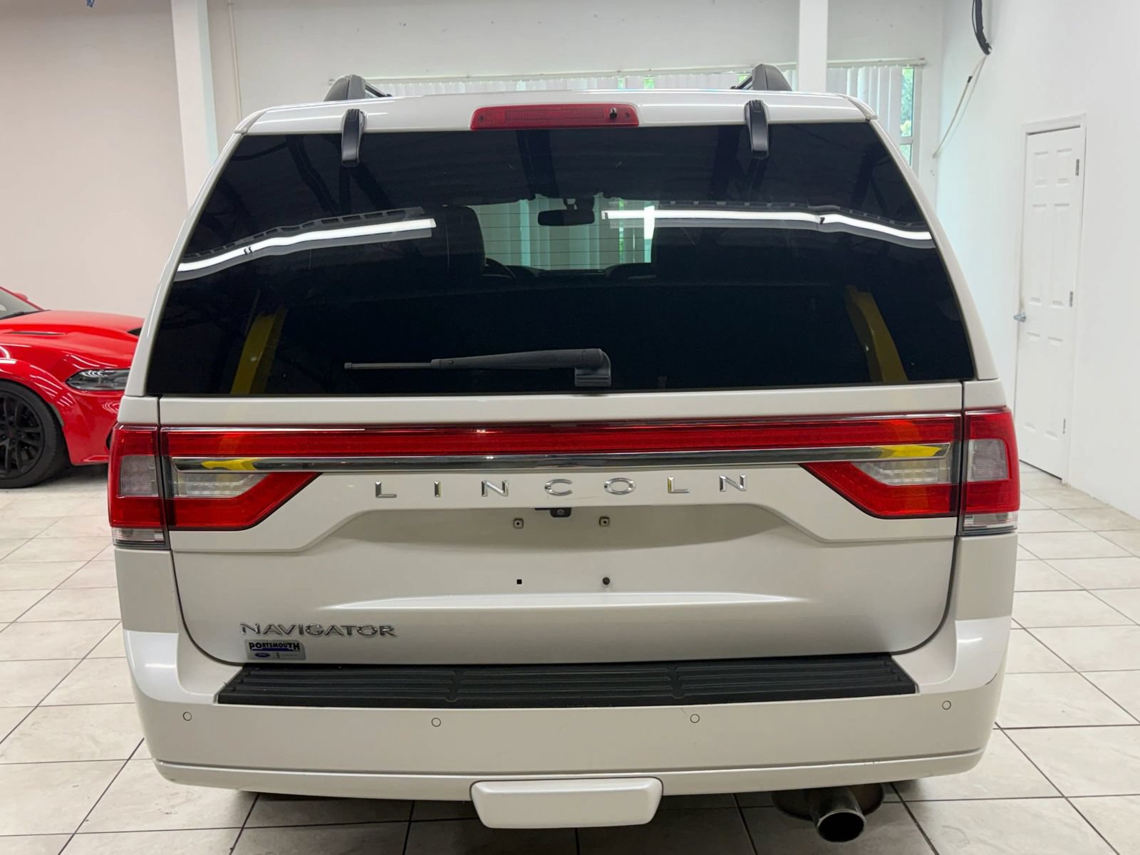 Used 2017 Lincoln Navigator Select AWD/4WD image 8