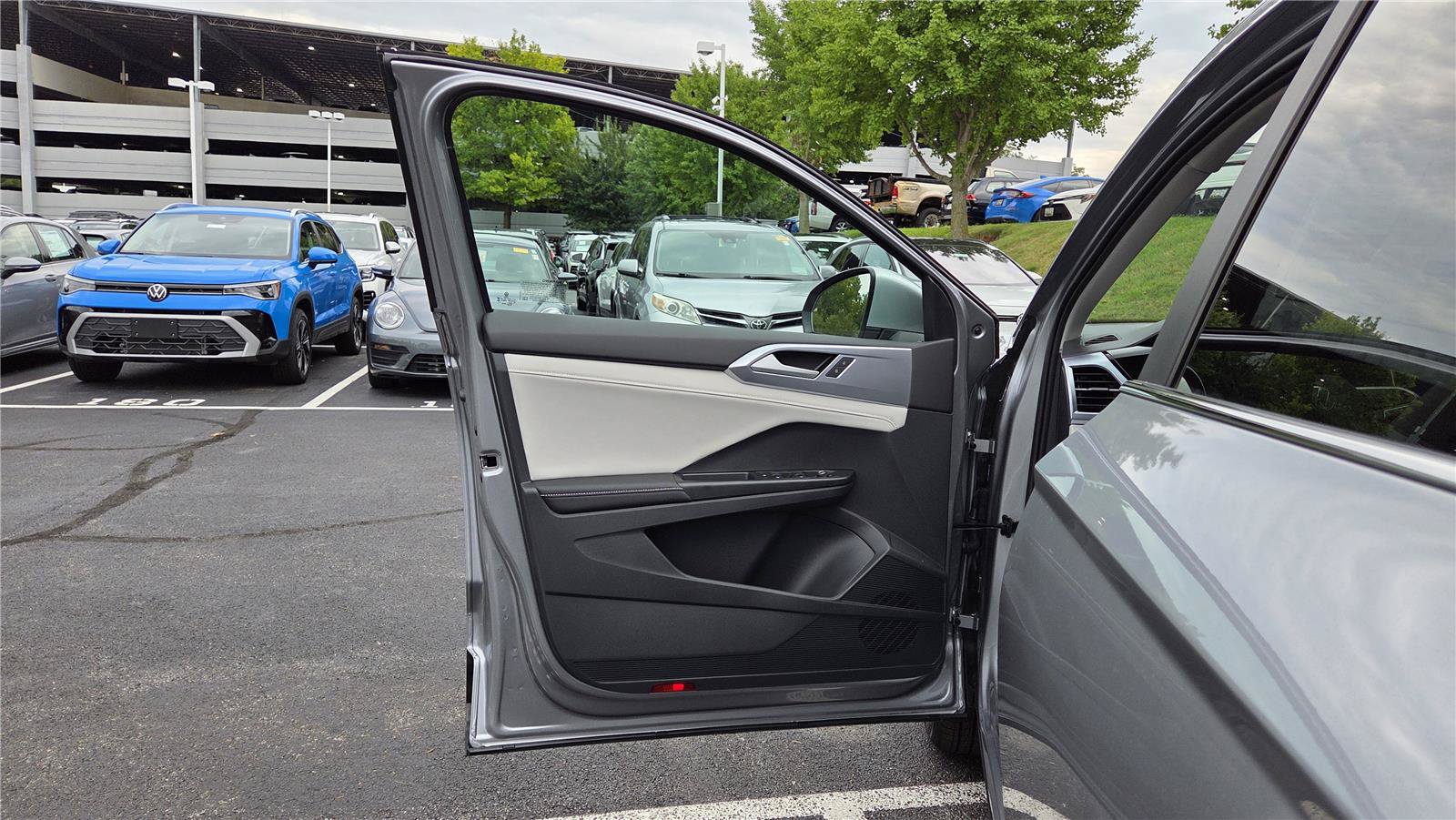 New 2026 Volkswagen Taos SE AWD/4WD image 12