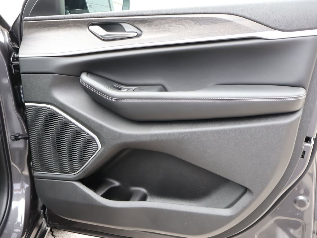 New 2026 Jeep Grand Cherokee L Limited image 8