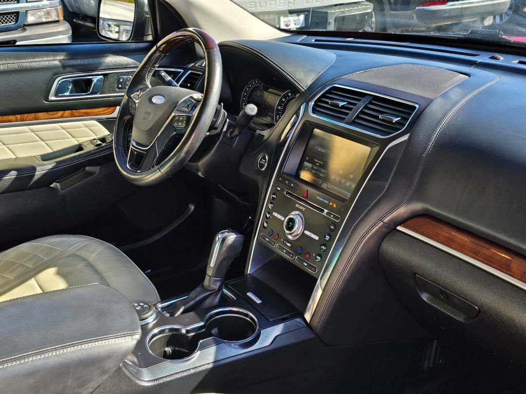 Used 2016 Ford Explorer Platinum image 11