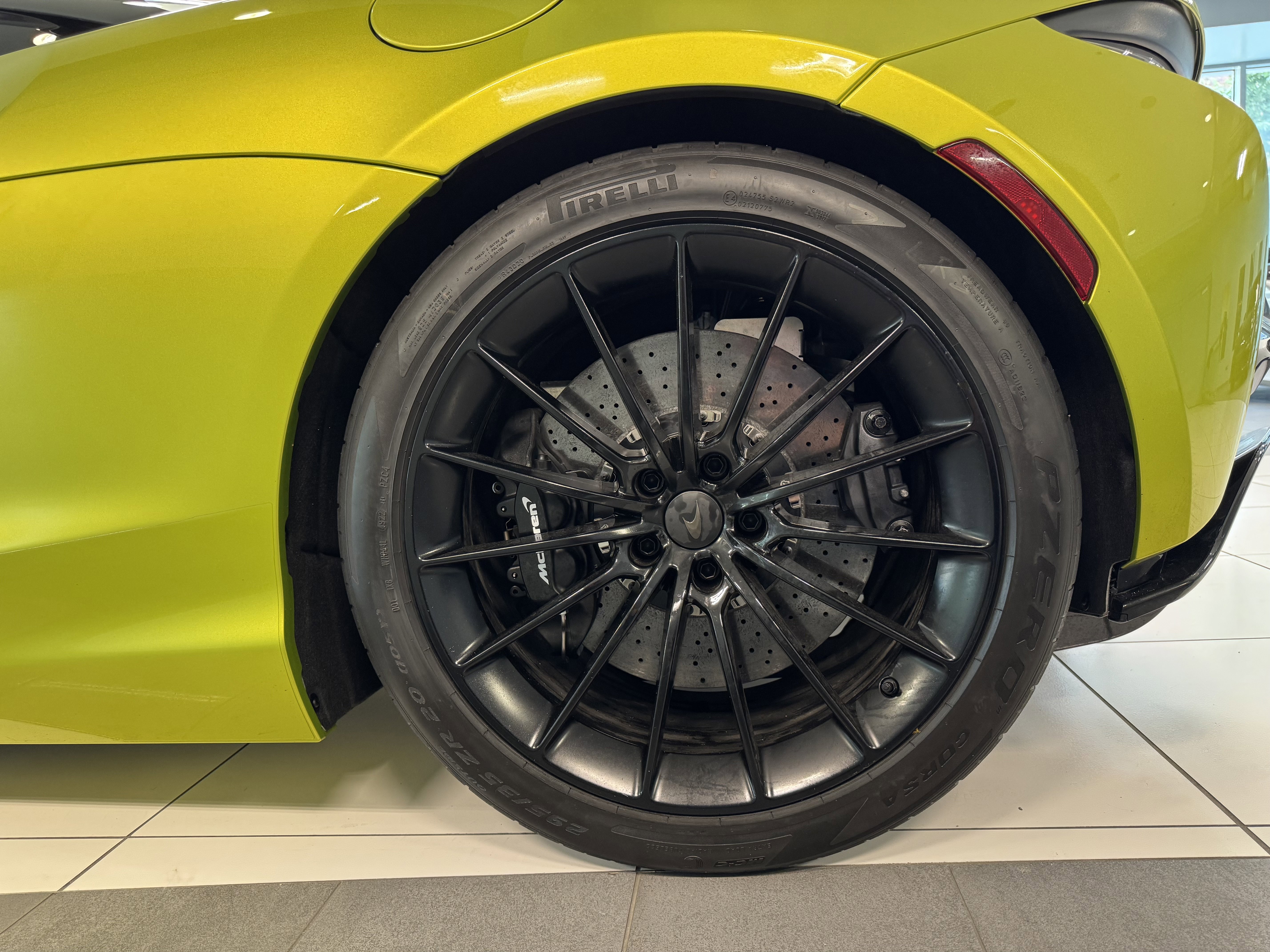 Used 2025 McLaren Artura Spider image 21