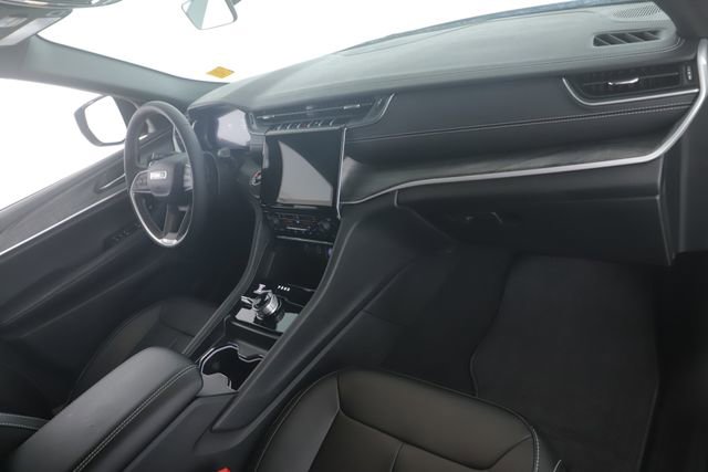 Used 2025 Jeep Grand Cherokee L Limited w/ Black Appearance Package image 34