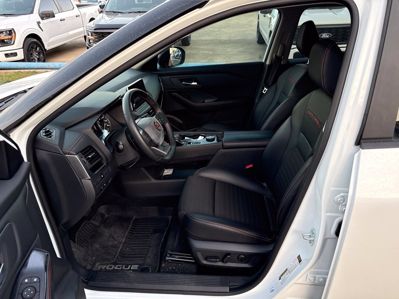 Used 2025 Nissan Rogue SV AWD/4WD image 20