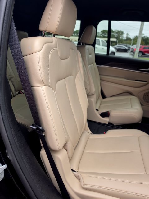 Used 2025 Jeep Grand Cherokee L Limited AWD/4WD image 28