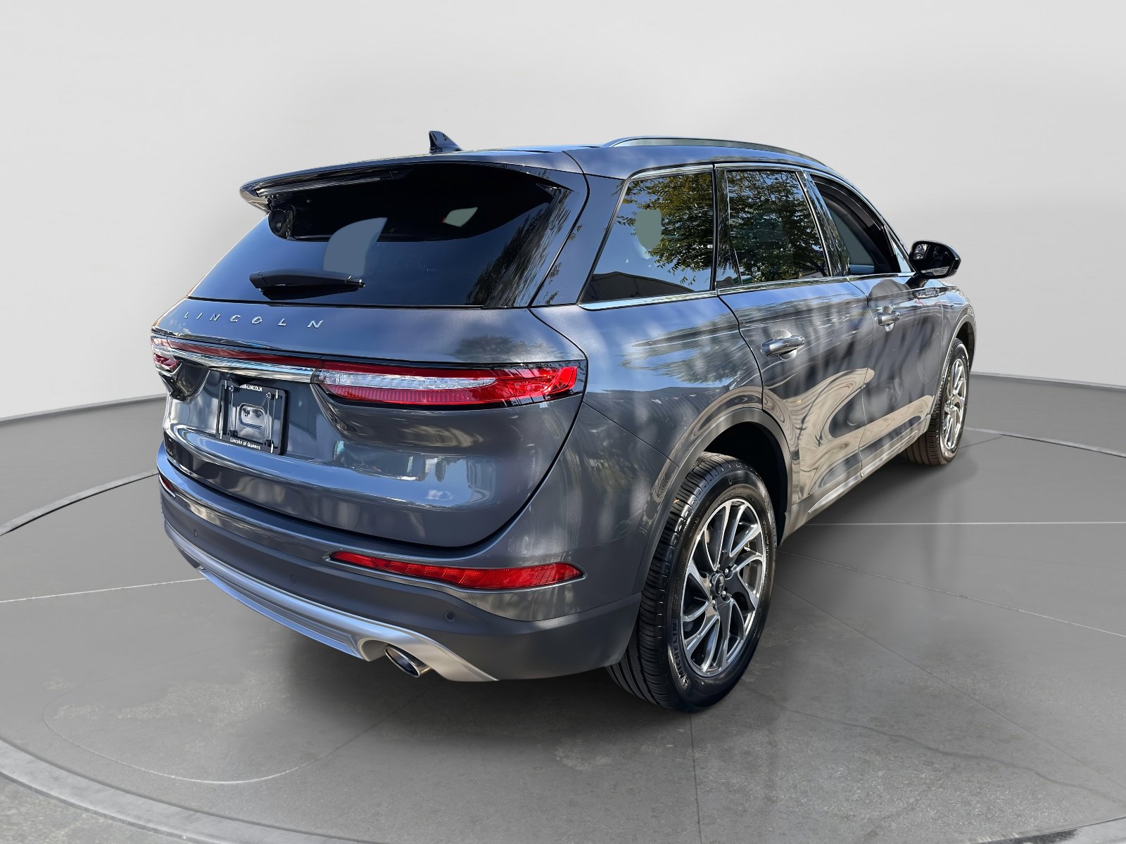 Used 2022 Lincoln Corsair AWD w/ Equipment Group 101A image 3