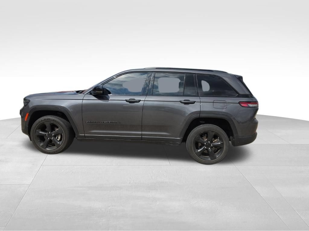 Used 2023 Jeep Grand Cherokee Altitude AWD/4WD image 12