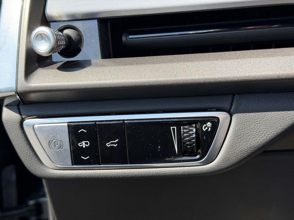 Certified 2026 Cadillac Vistiq Platinum w/ LPO, Floor Liner Package AWD/4WD image 23