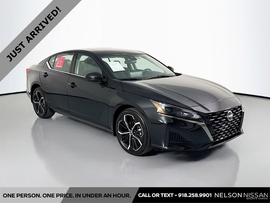 Certified 2025 Nissan Altima 2.5 SR w/ SR Premium Package image 3