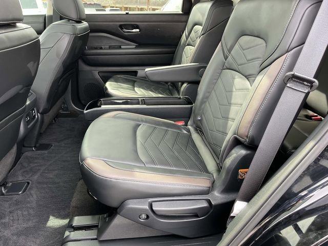 Used 2025 Nissan Pathfinder Platinum image 20