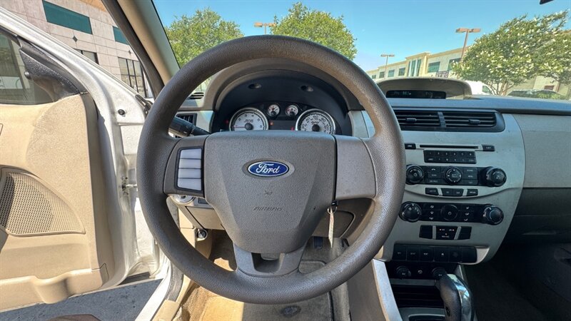 Used 2011 Ford Focus SE FWD image 7