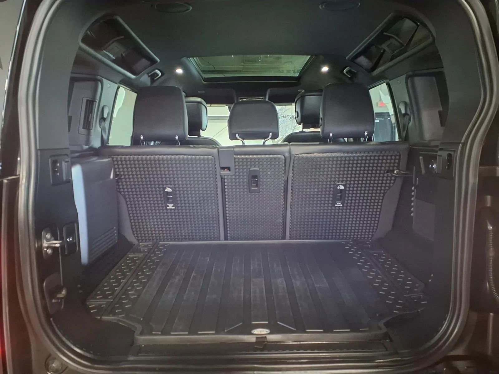 Used 2023 Land Rover Defender 110 V8 image 5