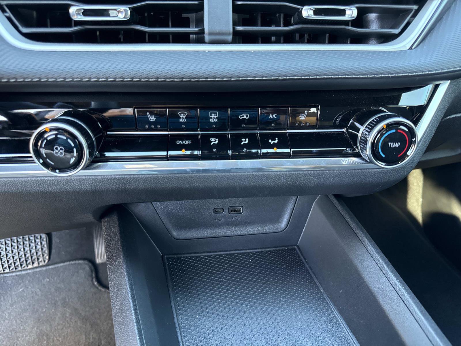 Used 2025 Chevrolet Equinox LT image 28