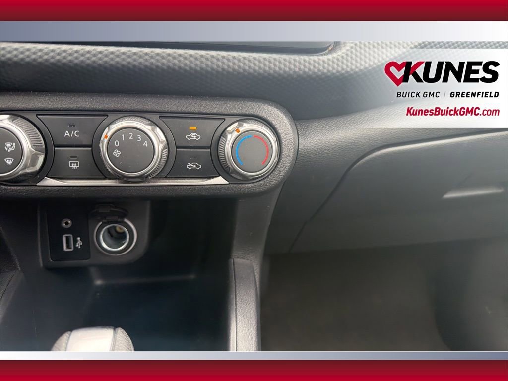 Used 2024 Nissan Kicks S image 28