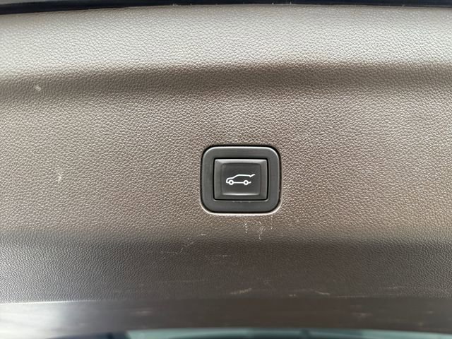 Used 2024 Chevrolet Suburban LT image 39