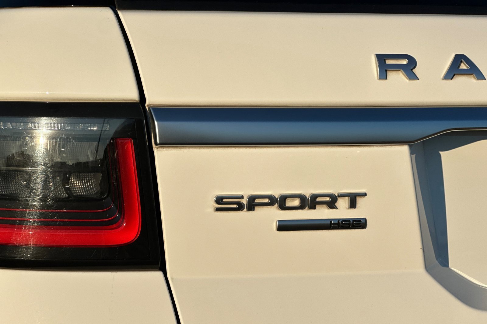 Used 2019 Land Rover Range Rover Sport HSE image 34