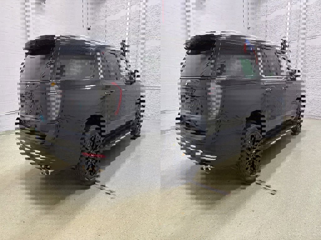 New 2026 Chevrolet Suburban Premier image 3