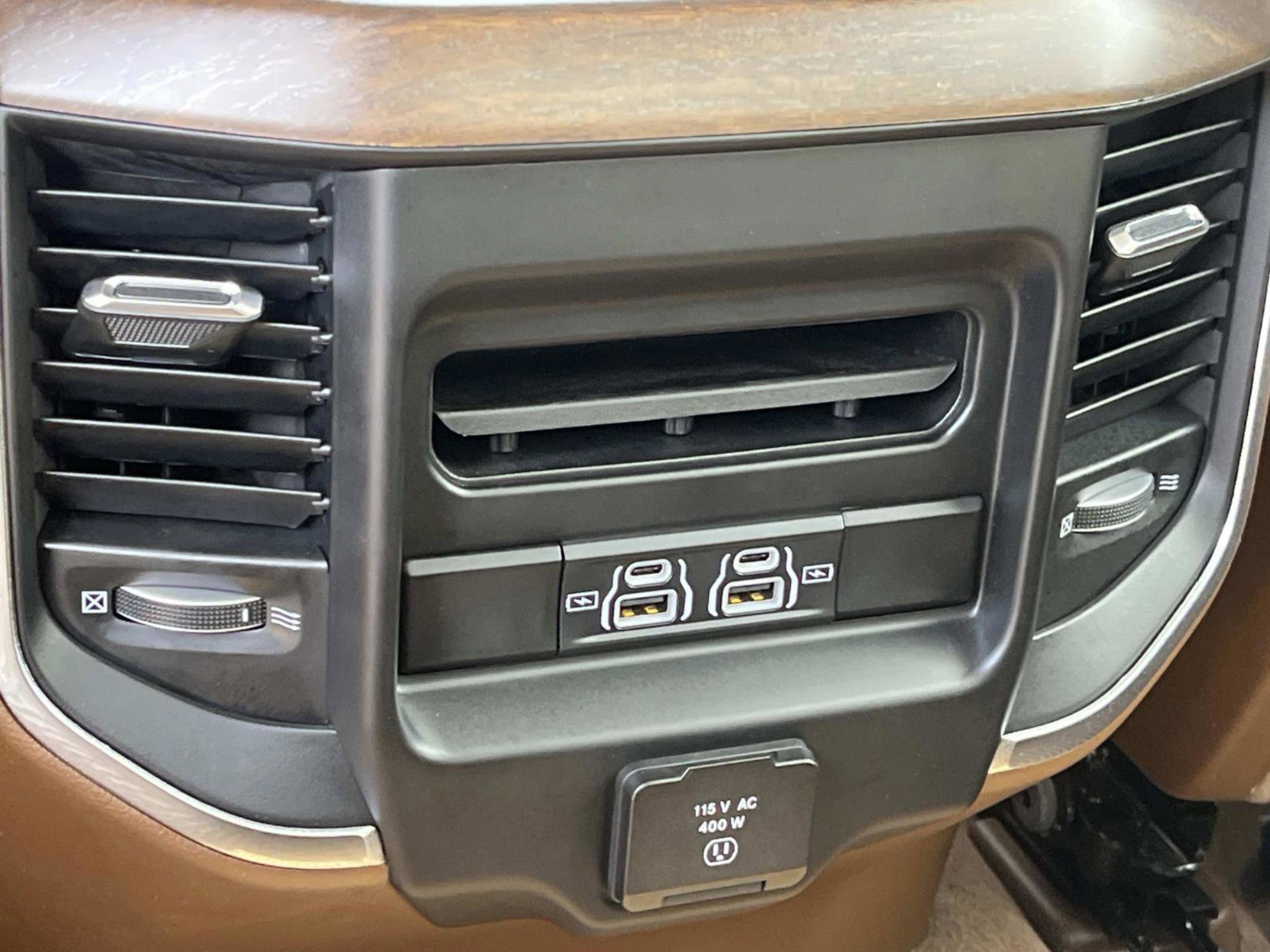 Used 2022 RAM 1500 Laramie AWD/4WD image 15