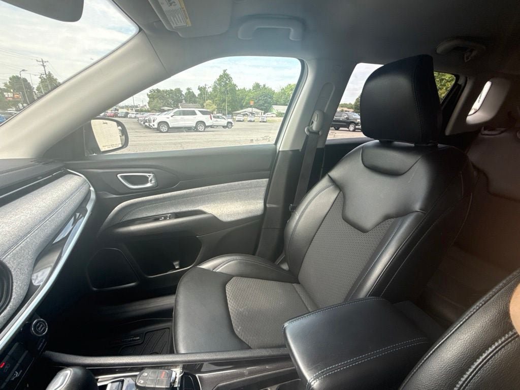 Used 2022 Jeep Compass Latitude FWD image 27