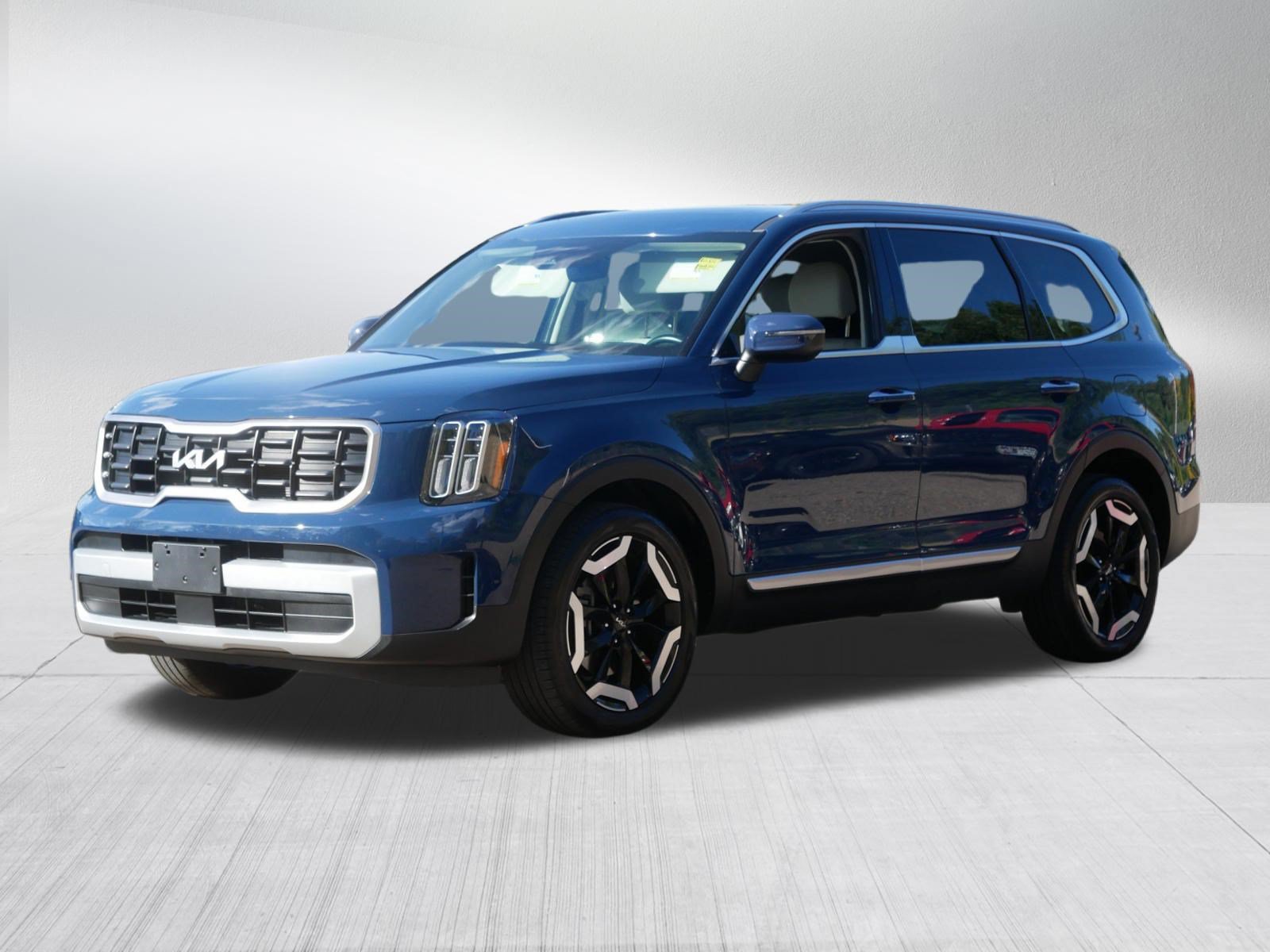 Certified 2024 Kia Telluride S w/ S Sunroof Package AWD/4WD image 3