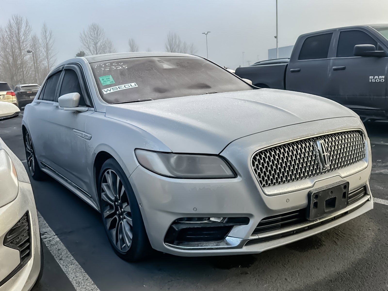 Used 2017 Lincoln Continental Reserve w/ Technology Package image 2