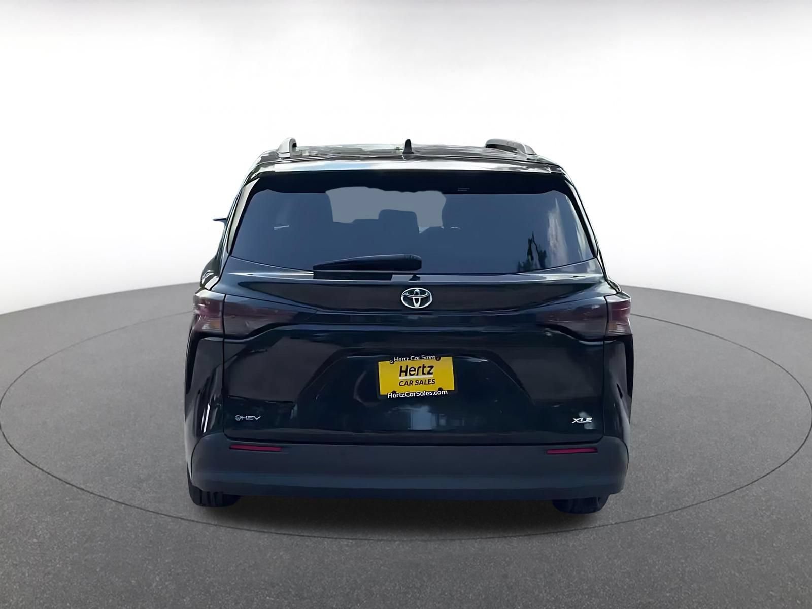 Used 2025 Toyota Sienna XLE FWD image 12