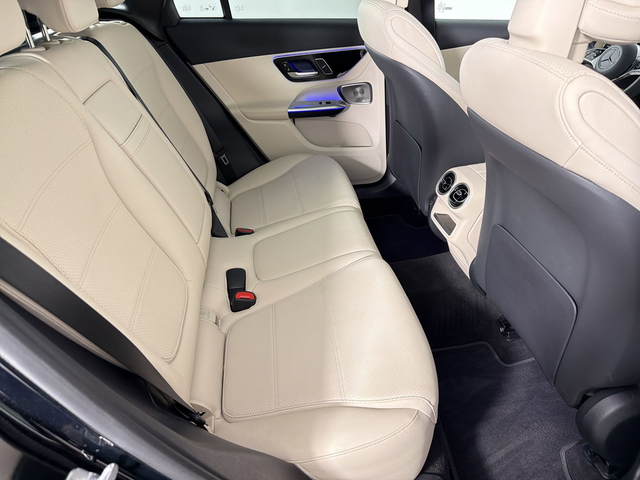 Used 2025 Mercedes-Benz GLC 300 image 29