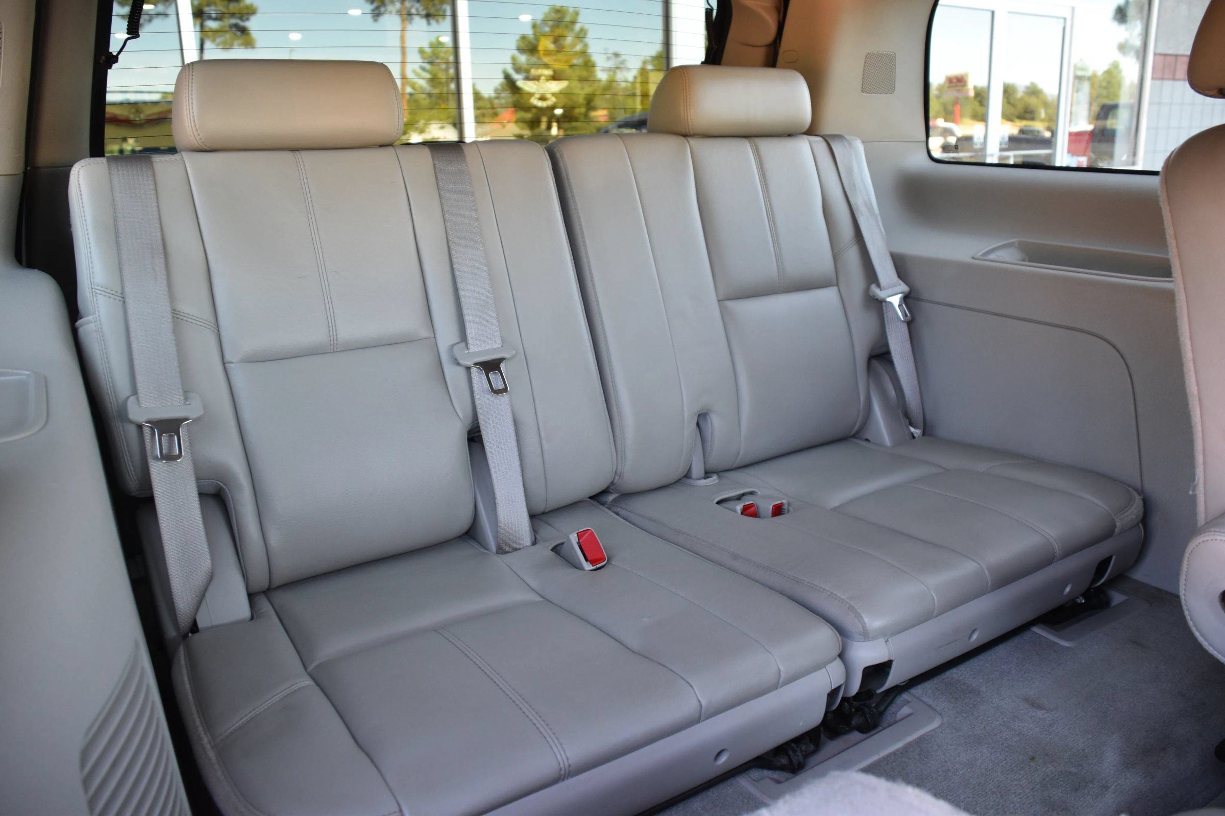 Used 2010 Chevrolet Tahoe LT w/ Luxury Package AWD/4WD image 32
