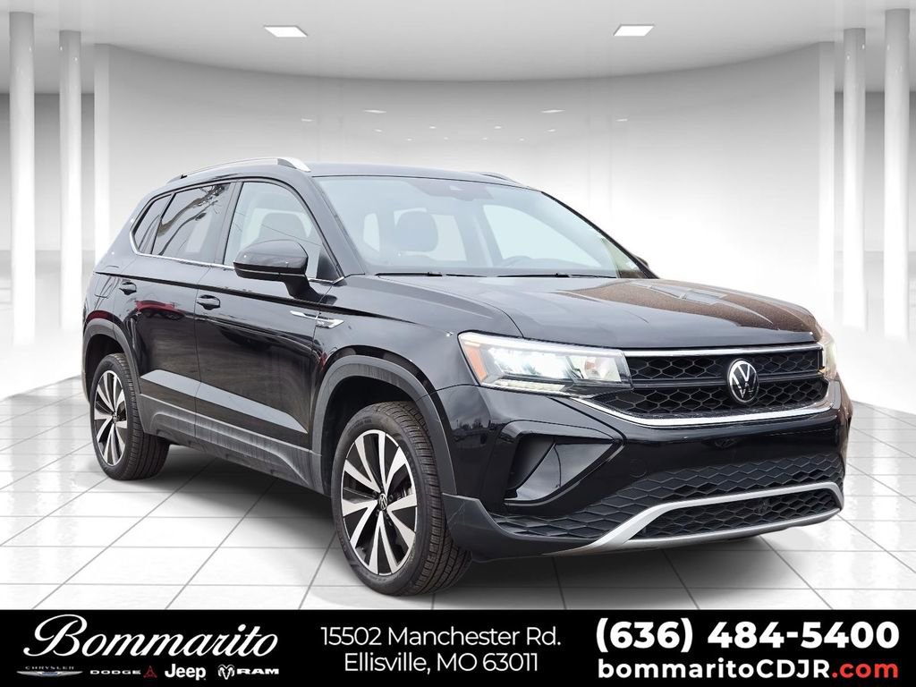 Used 2024 Volkswagen Taos SE image 1
