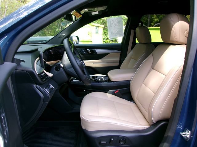 Used 2025 Buick Enclave Preferred w/ Power Package image 13