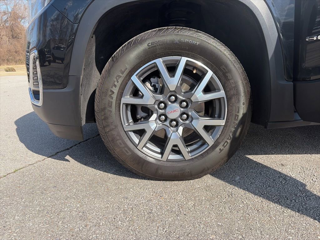 Used 2023 GMC Acadia SLT w/ LPO, Floor Liner Package image 32