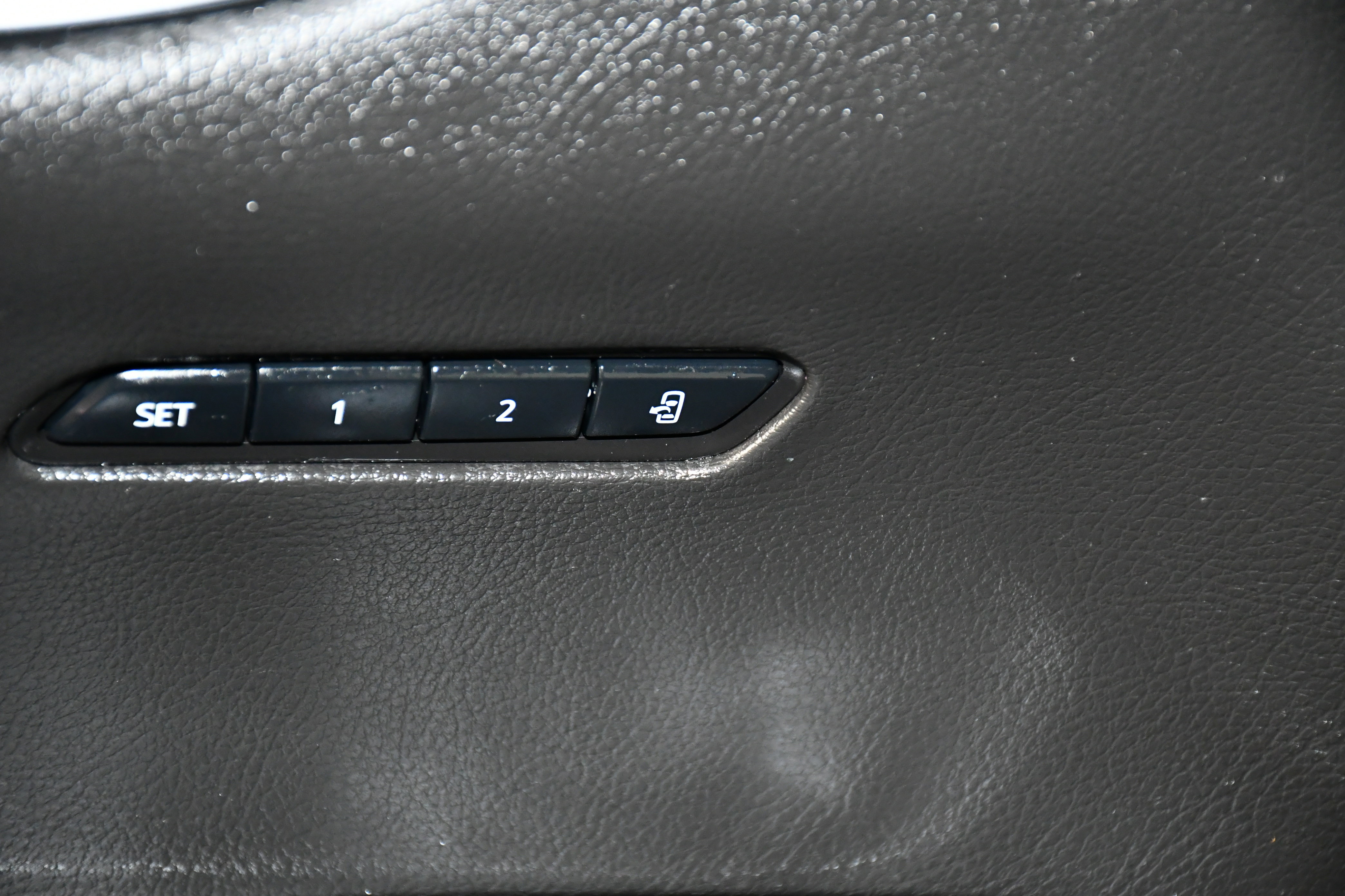 Used 2025 Cadillac XT6 Luxury image 35