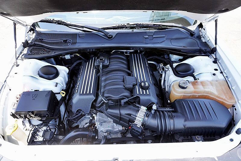 Used 2015 Dodge Challenger R/T Scat Pack w/ Scat Pack Appearance Package RWD image 37