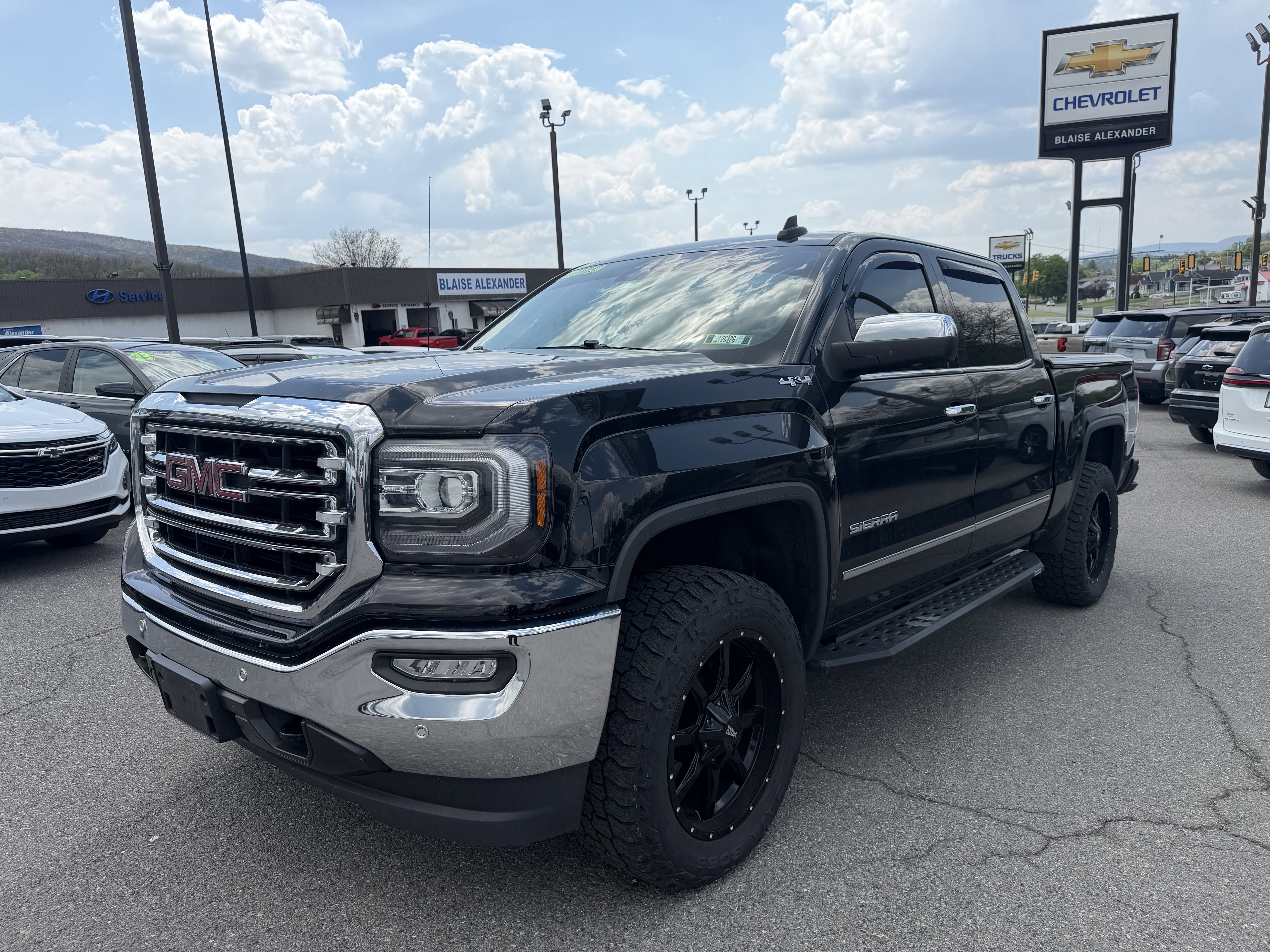 Used 2018 GMC Sierra 1500 SLT AWD/4WD image 9