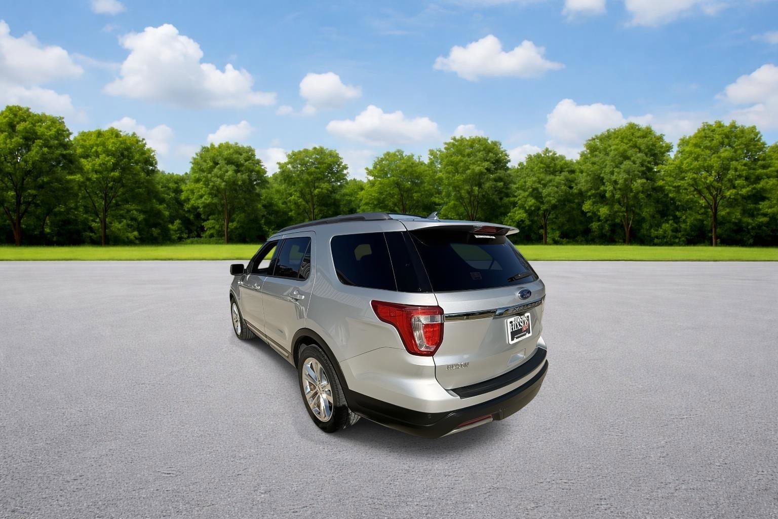 Used 2019 Ford Explorer XLT w/ Equipment Group 202A image 6