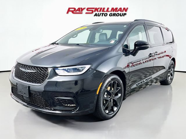 Used 2024 Chrysler Pacifica Limited w/ S Appearance Package FWD image 3