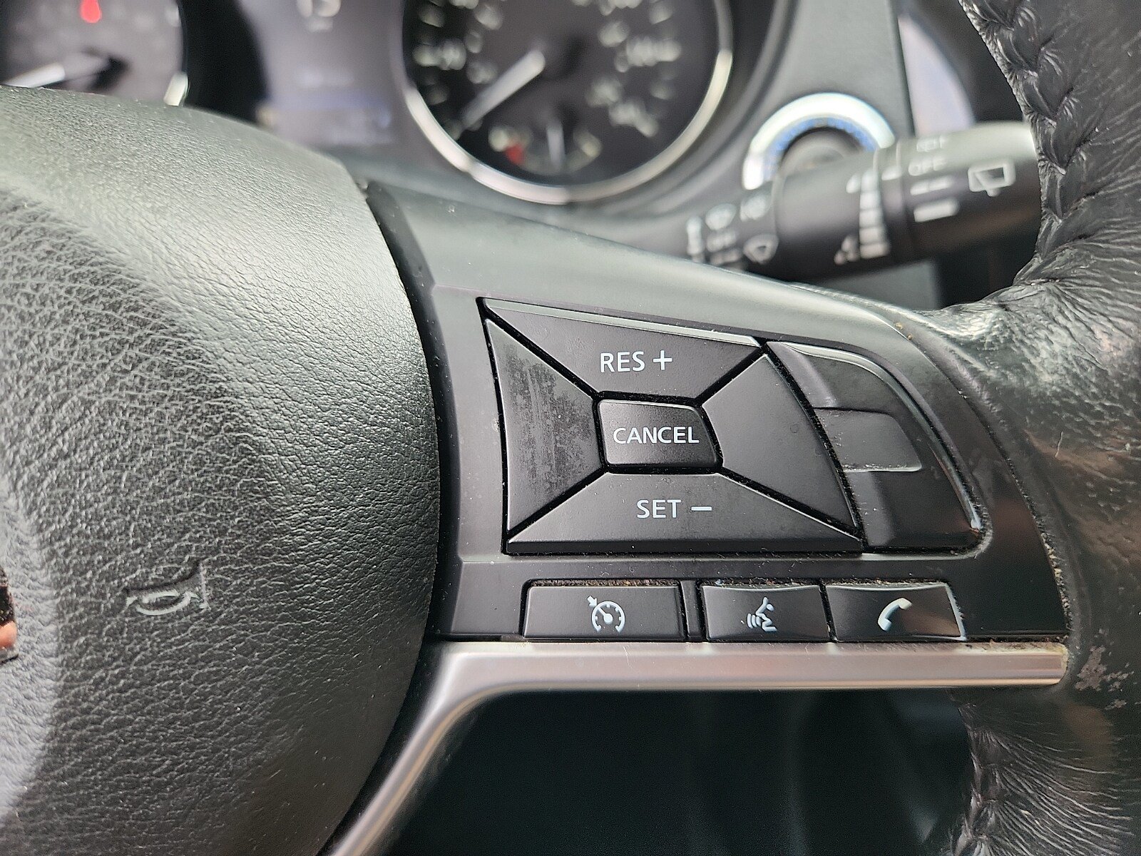 Used 2018 Nissan Rogue SV FWD image 22