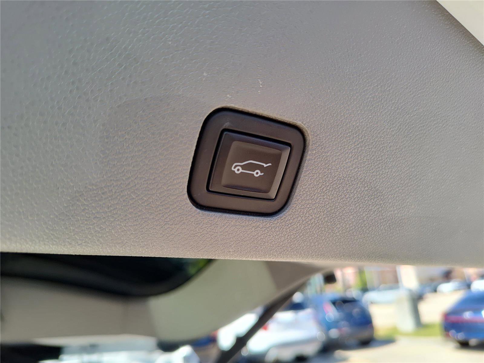 Used 2023 Cadillac XT6 Premium Luxury image 8