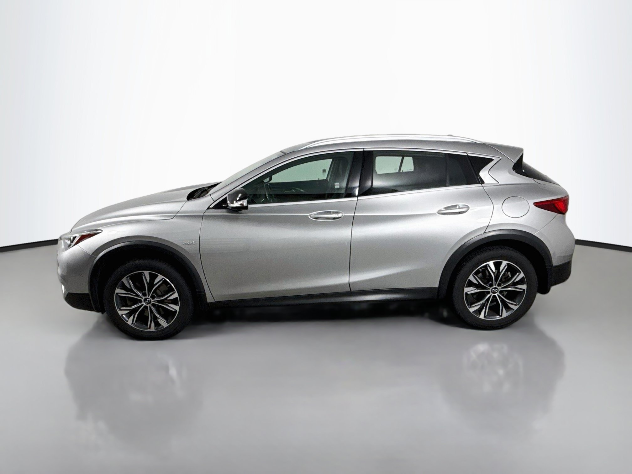 Used 2018 INFINITI QX30 AWD image 4