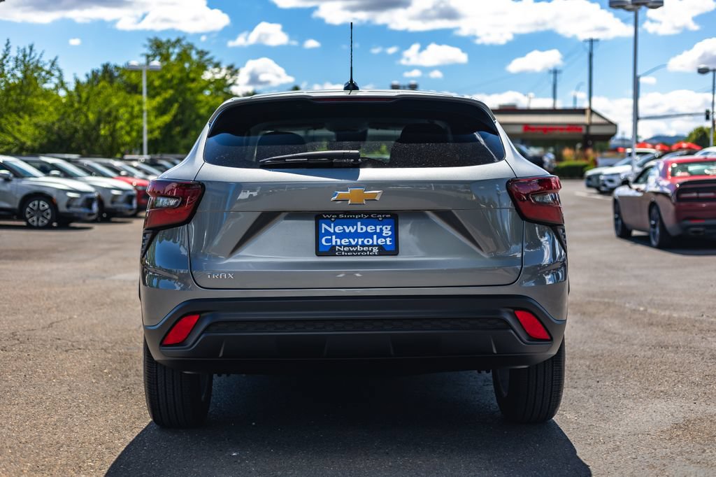 Used 2026 Chevrolet Trax LS w/ LS Convenience Package FWD image 8