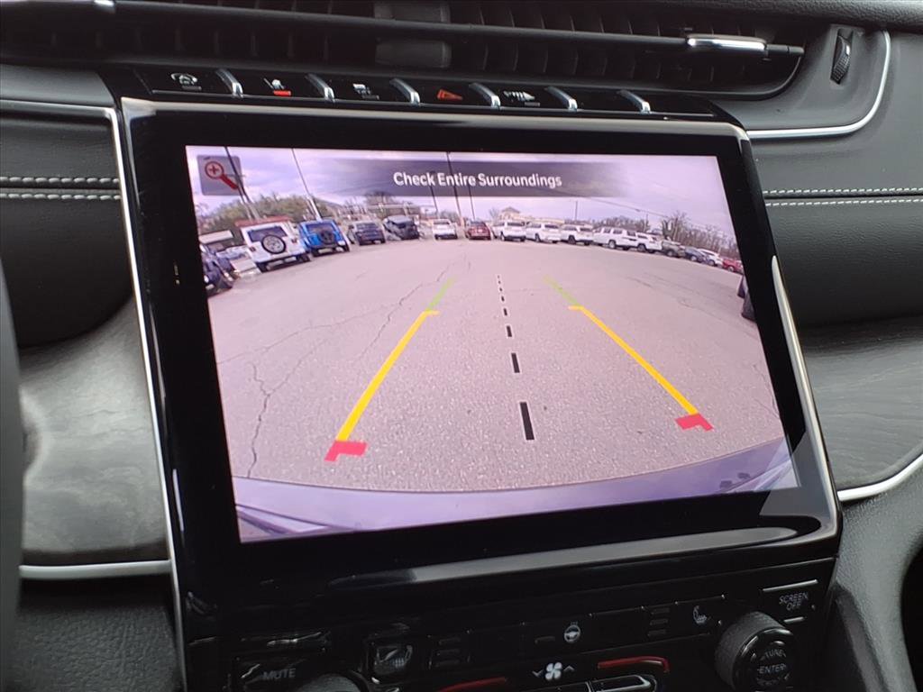 Used 2025 Jeep Grand Cherokee Limited image 24