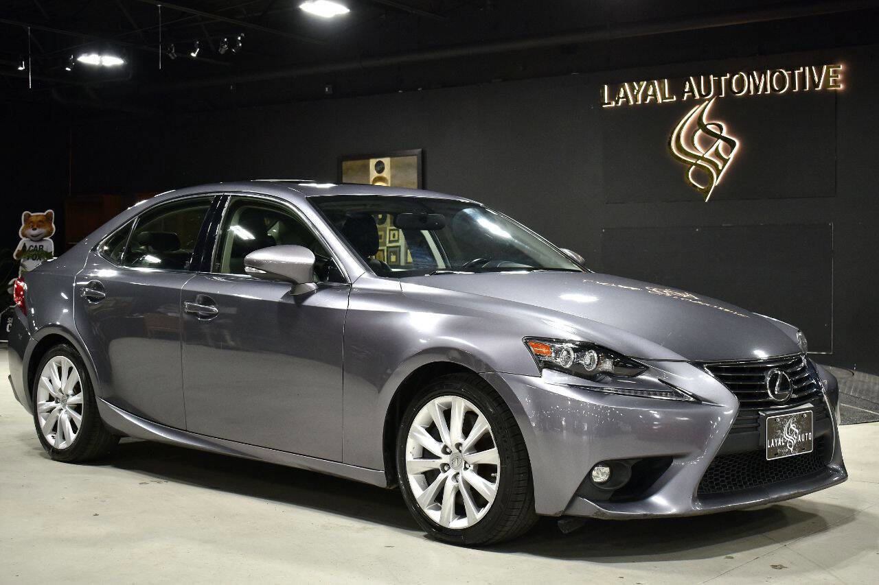 Used 2016 Lexus IS 300 Base AWD 4dr Sedan w/ Premium Package image 4