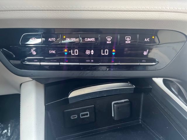 Used 2023 Buick Envision Preferred AWD/4WD image 27