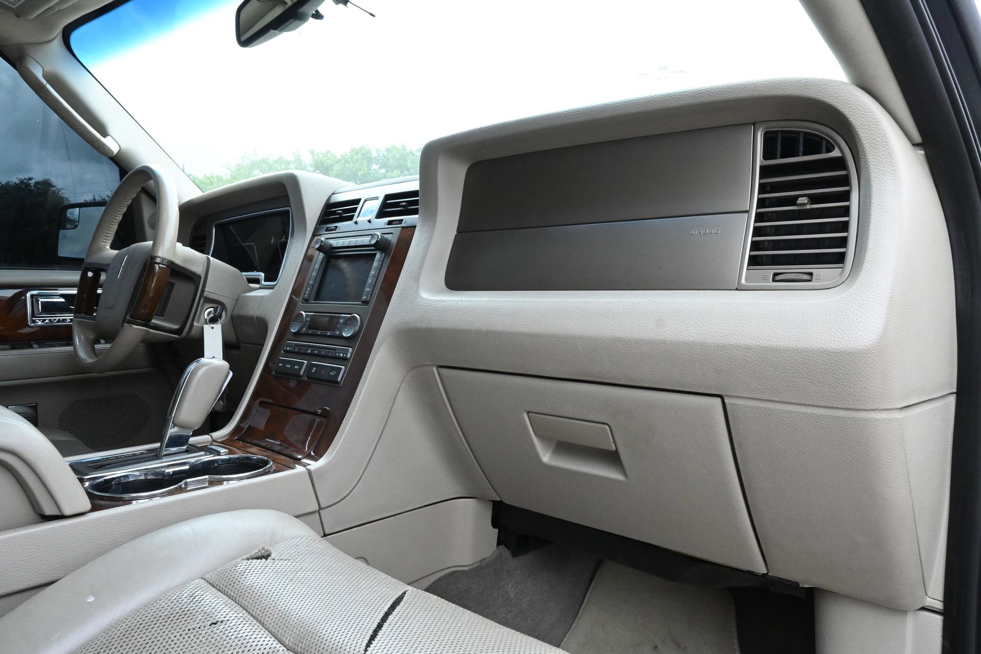Used 2013 Lincoln Navigator 2WD w/ HD Trailer Tow Pkg image 25