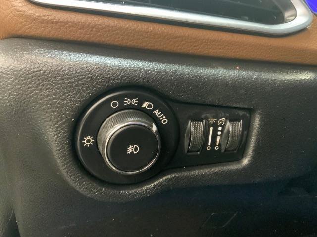 Used 2019 Chrysler Pacifica Limited w/ Tire & Wheel Group FWD image 30
