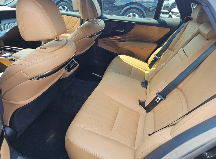Used 2024 Lexus LS 500 w/ Interior Upgrade Package RWD image 17