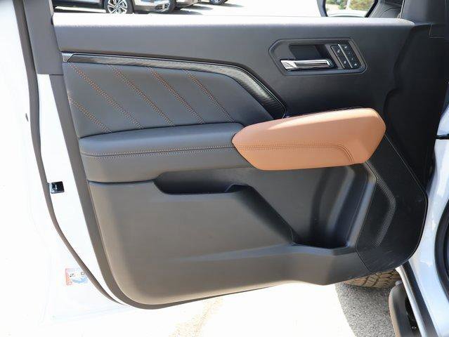 New 2025 GMC Canyon AT4 w/ Nightfall Edition image 24