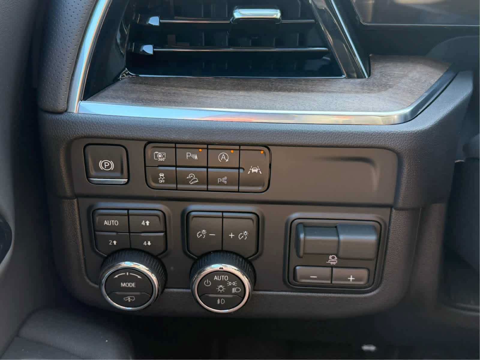 New 2026 Chevrolet Tahoe High Country AWD/4WD image 16